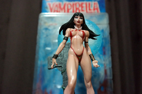 Vampirella figure